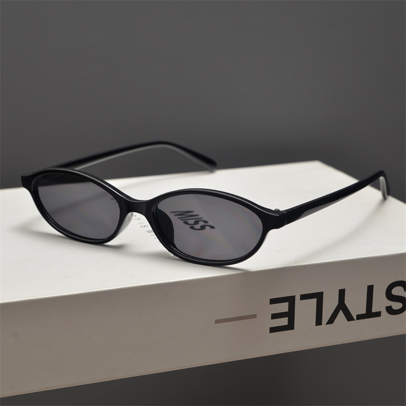 Nuovi Occhiali da Sole Ovali R - Sunglasses Cat Eye recensione e prezzo