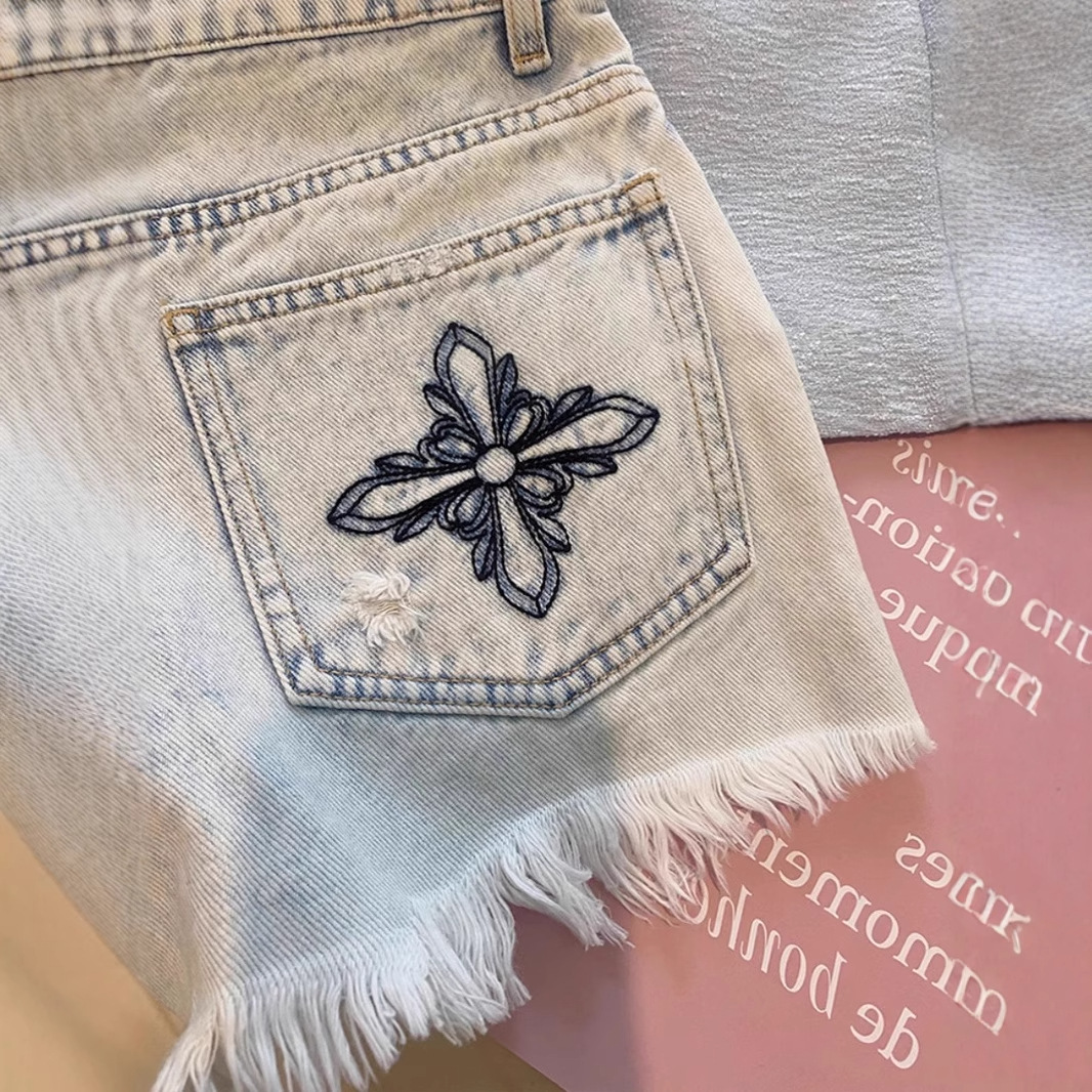 Shorts in denim da donna 2026  - Shorts Denim Frayed recensione e prezzo